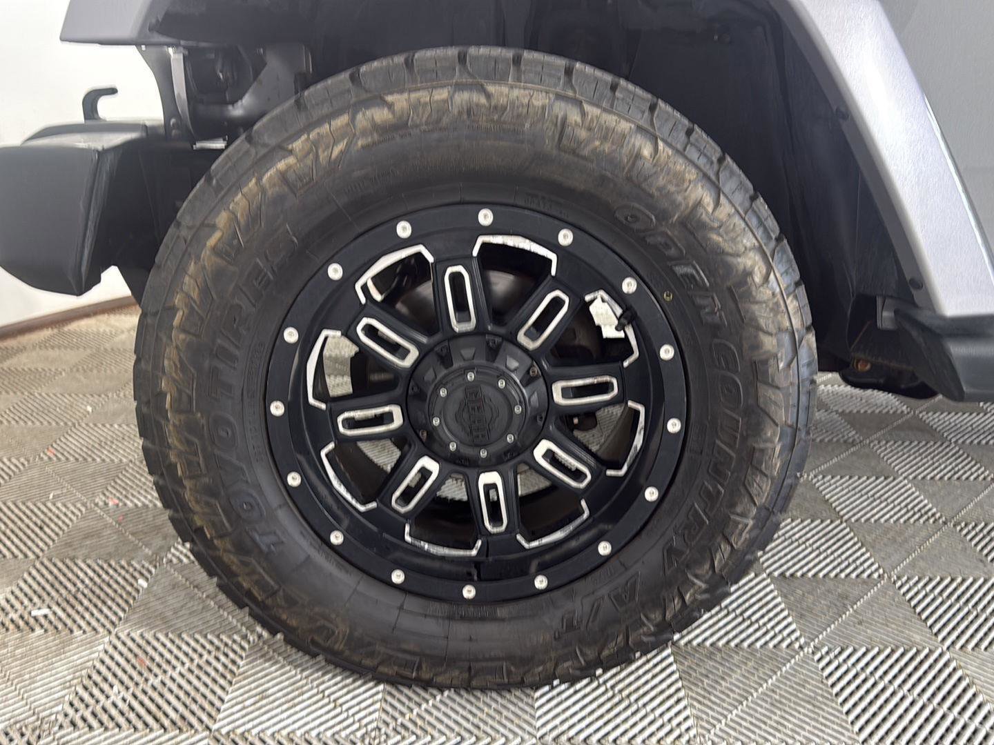 Used 2014 Jeep Wrangler Unlimited Sahara w/ Connectivity Group AWD/4WD image 19