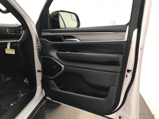 New 2025 Jeep Wagoneer 4WD w/ Convenience Group I image 40