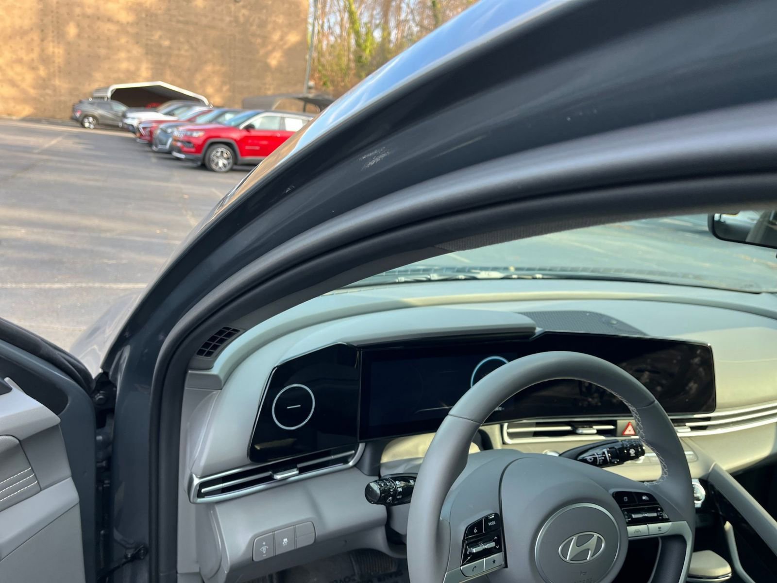 Used 2025 Hyundai Elantra SEL image 32