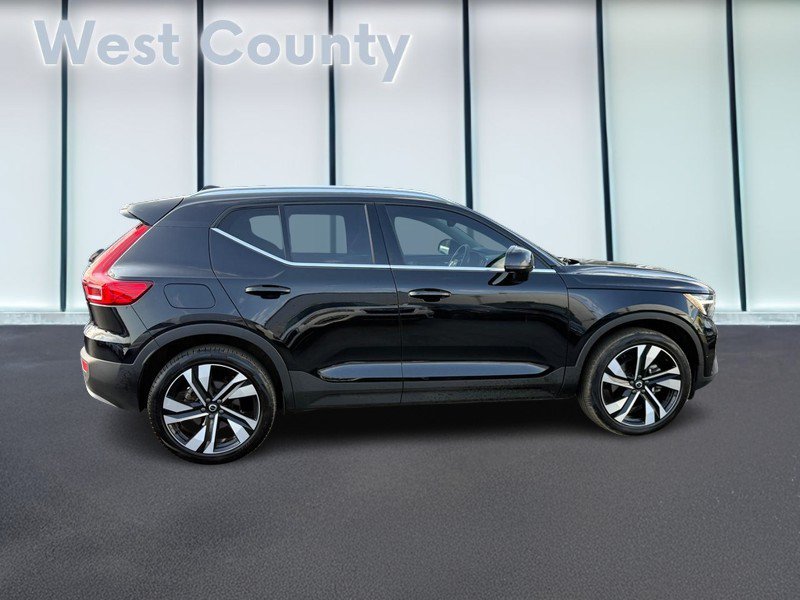 Used 2024 Volvo XC40 B5 Ultimate w/ Protection Package Premier AWD/4WD image 2