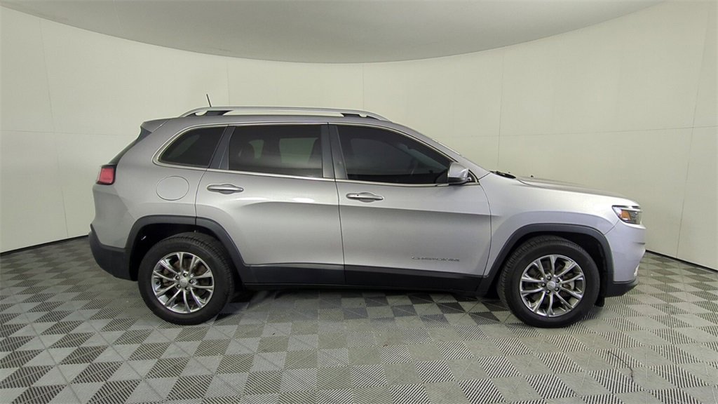 Used 2019 Jeep Cherokee Latitude Plus w/ Comfort/Convenience Group image 3