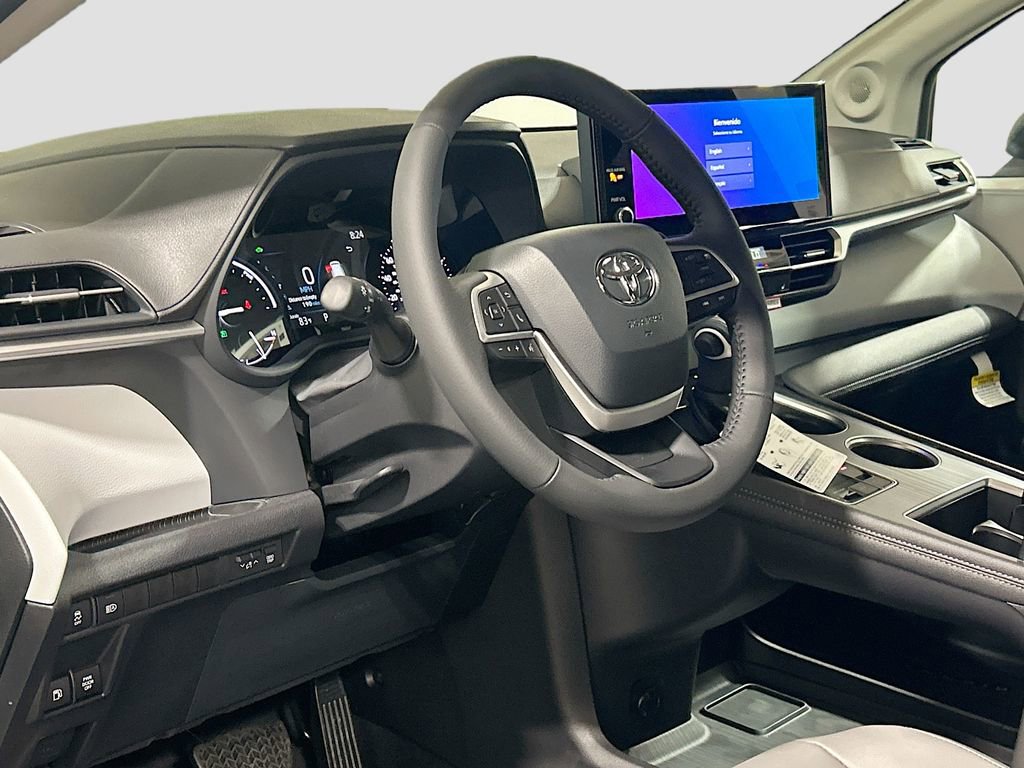 New 2026 Toyota Sienna XLE FWD image 7