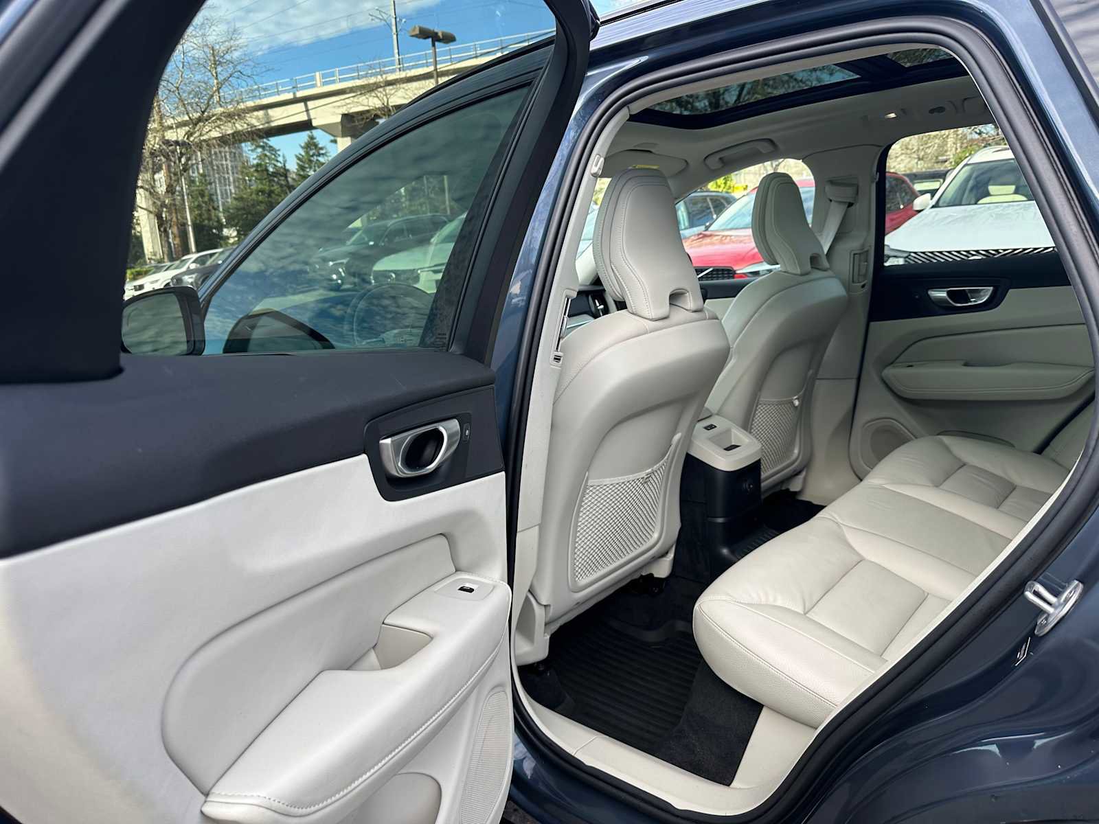 Certified 2024 Volvo XC60 T8 Plus w/ Protection Package Premier image 16