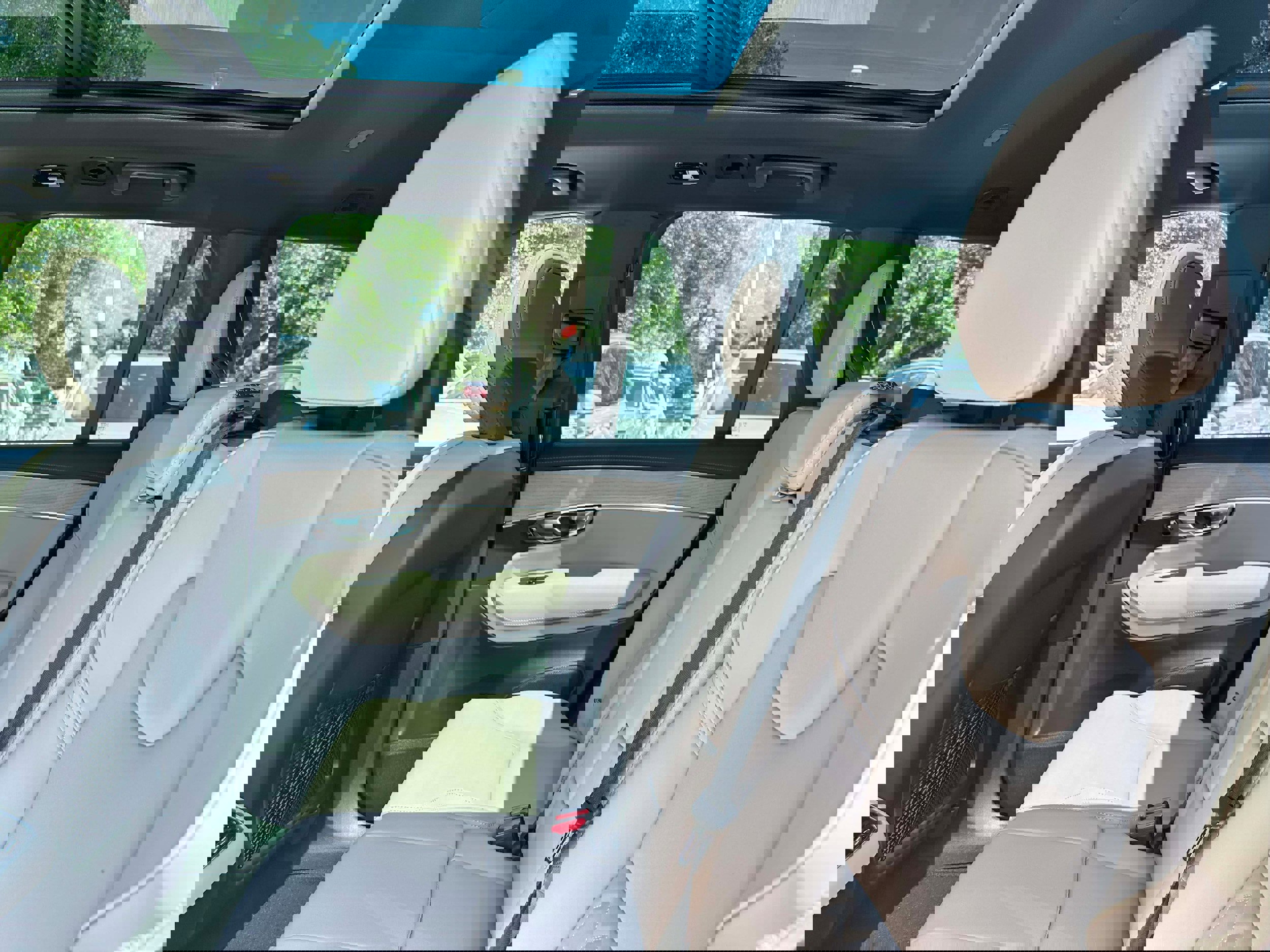 New 2026 Volvo XC90 B6 Plus w/ Protection Package Premier image 16