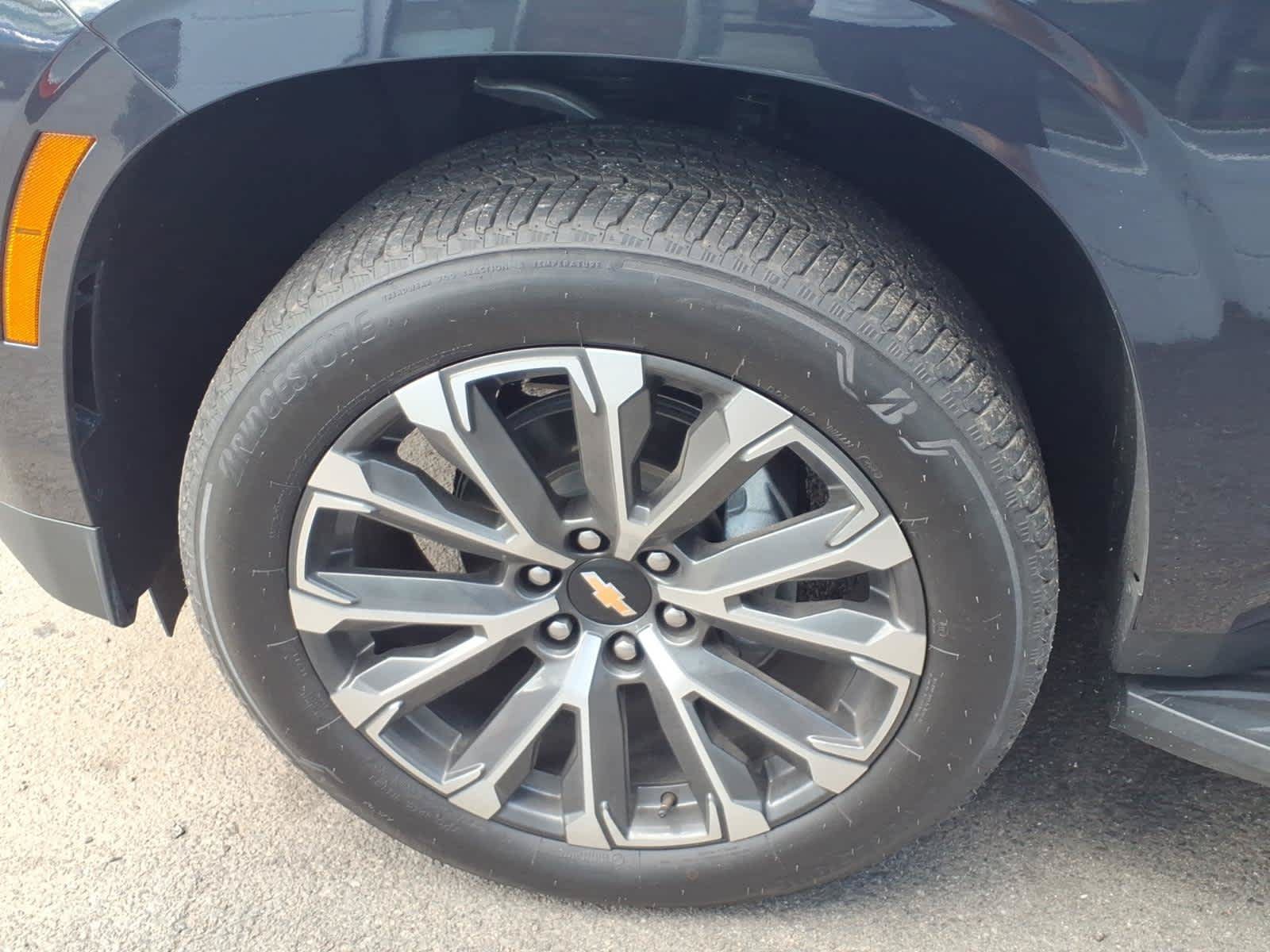 Certified 2025 Chevrolet Suburban High Country AWD/4WD image 8
