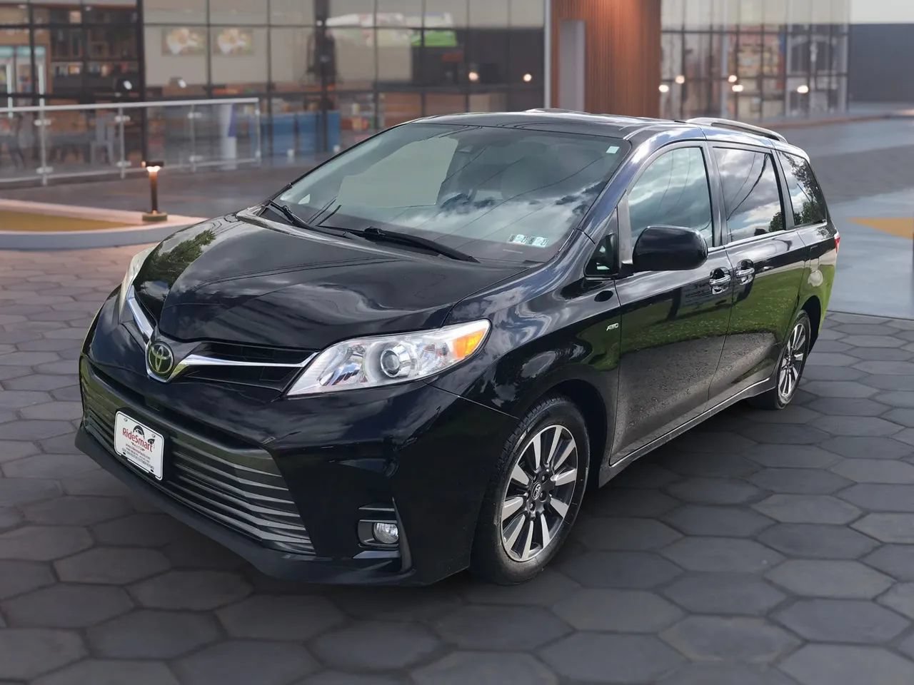 Used 2019 Toyota Sienna XLE AWD/4WD image 6