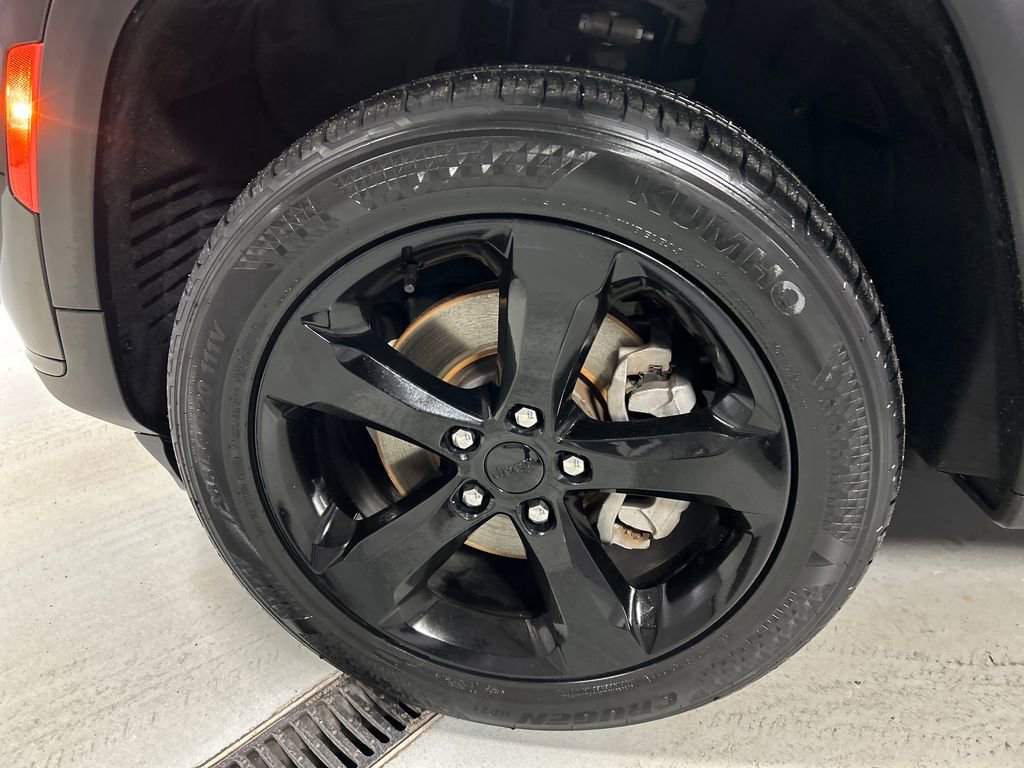 Used 2022 Jeep Grand Cherokee L Laredo image 9