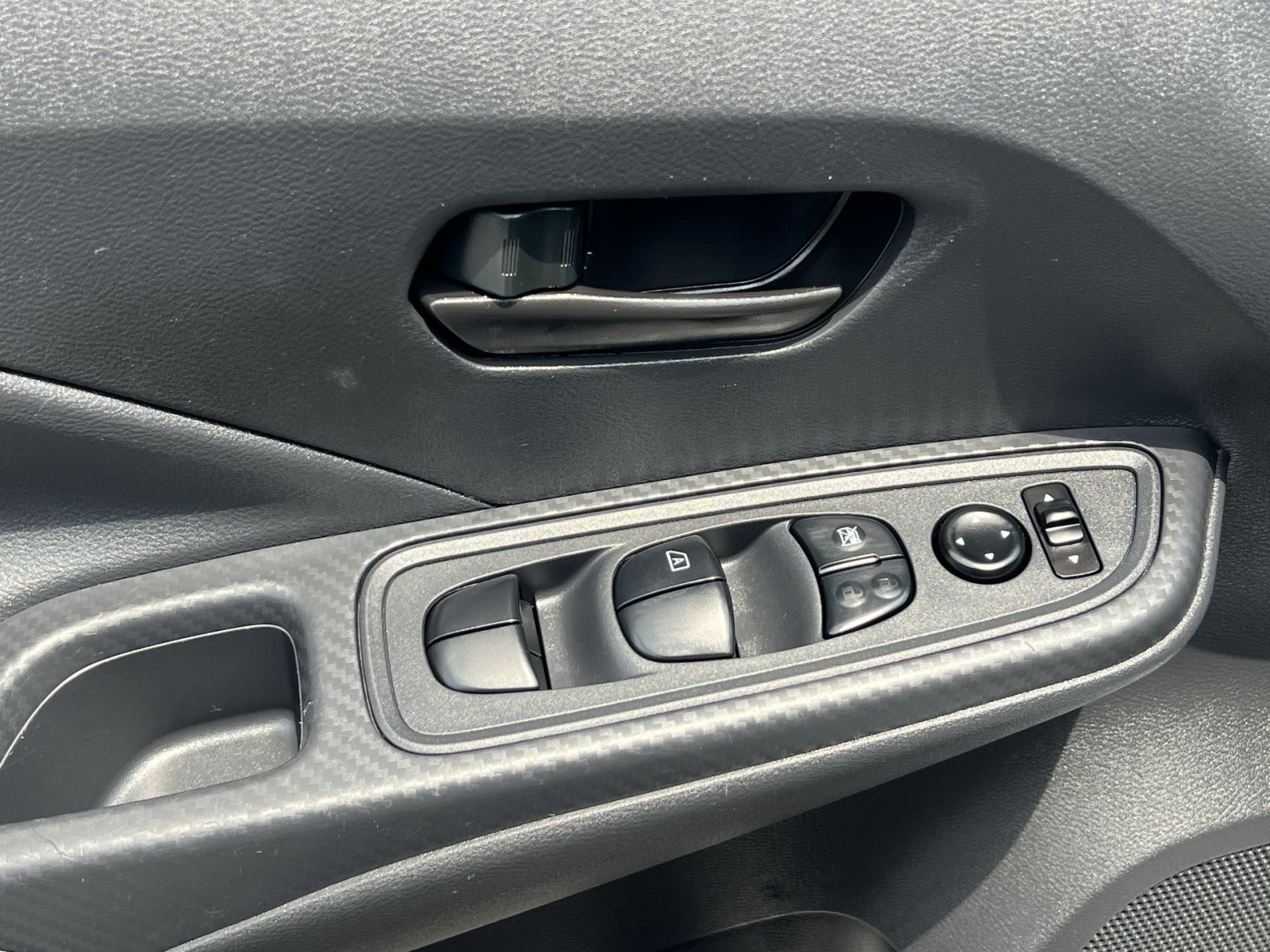 Used 2025 Nissan Versa S FWD image 14