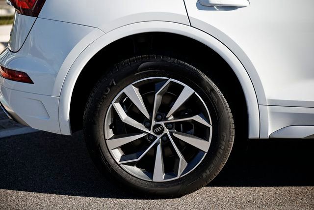 Certified 2025 Audi Q5 2.0T Premium Plus w/ Premium Plus Package image 6