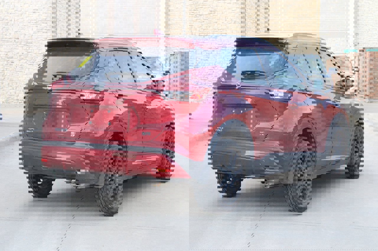 Used 2024 Nissan Kicks SR image 3