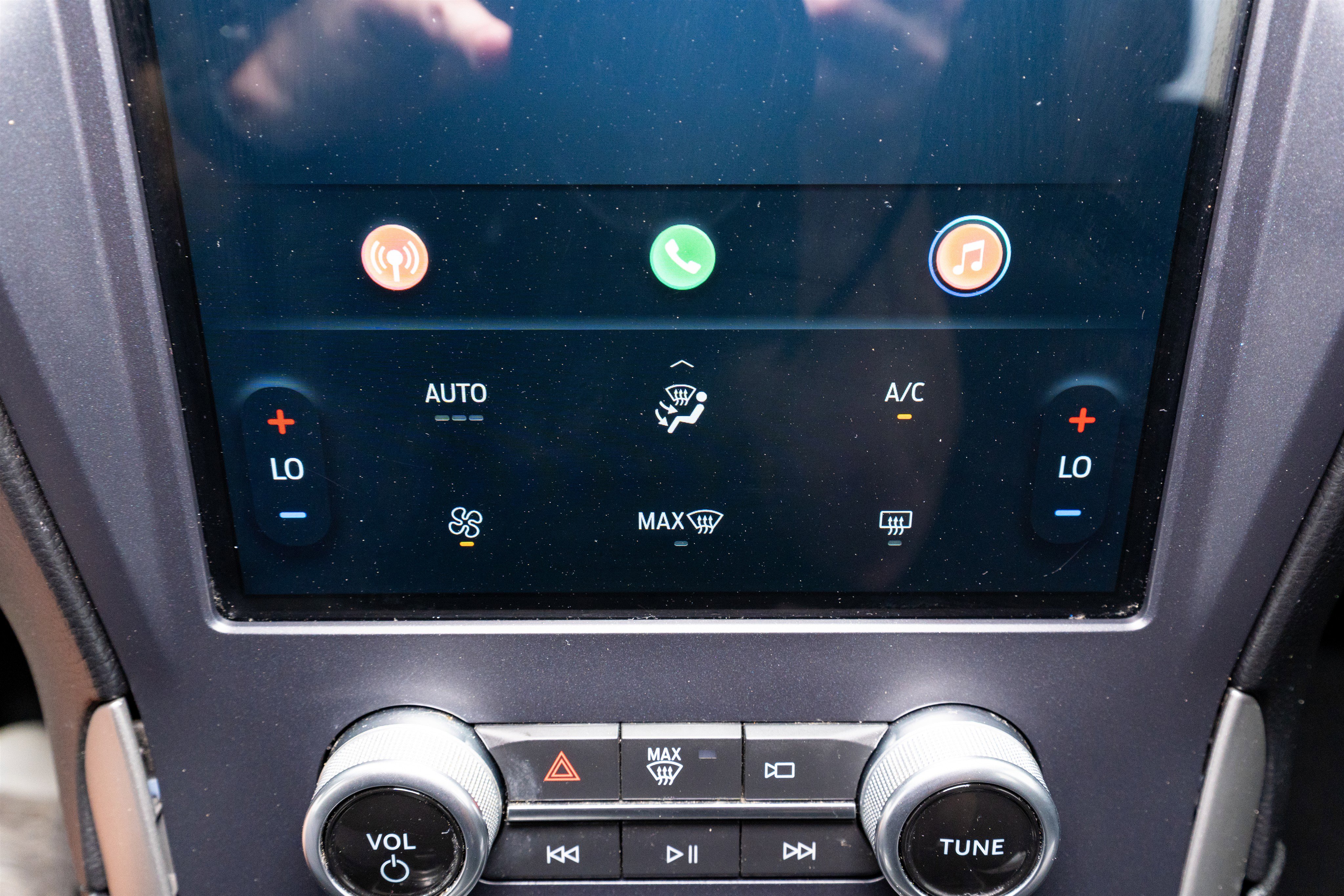 Used 2021 Ford Edge SE image 18