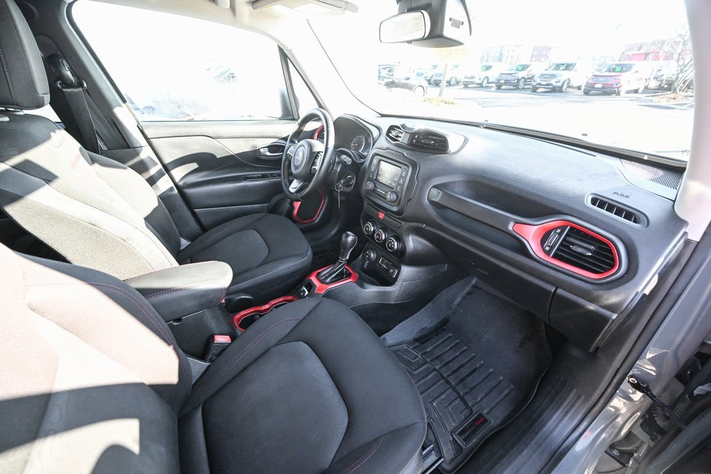 Used 2015 Jeep Renegade Trailhawk image 21