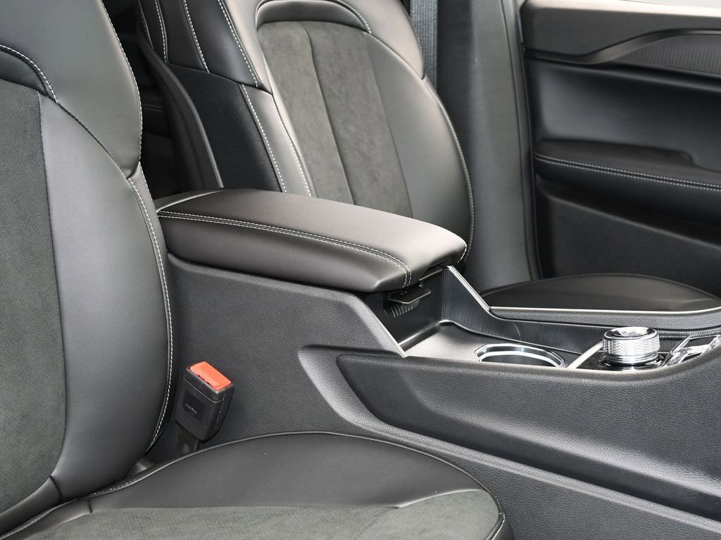 New 2025 Jeep Grand Cherokee Altitude image 35