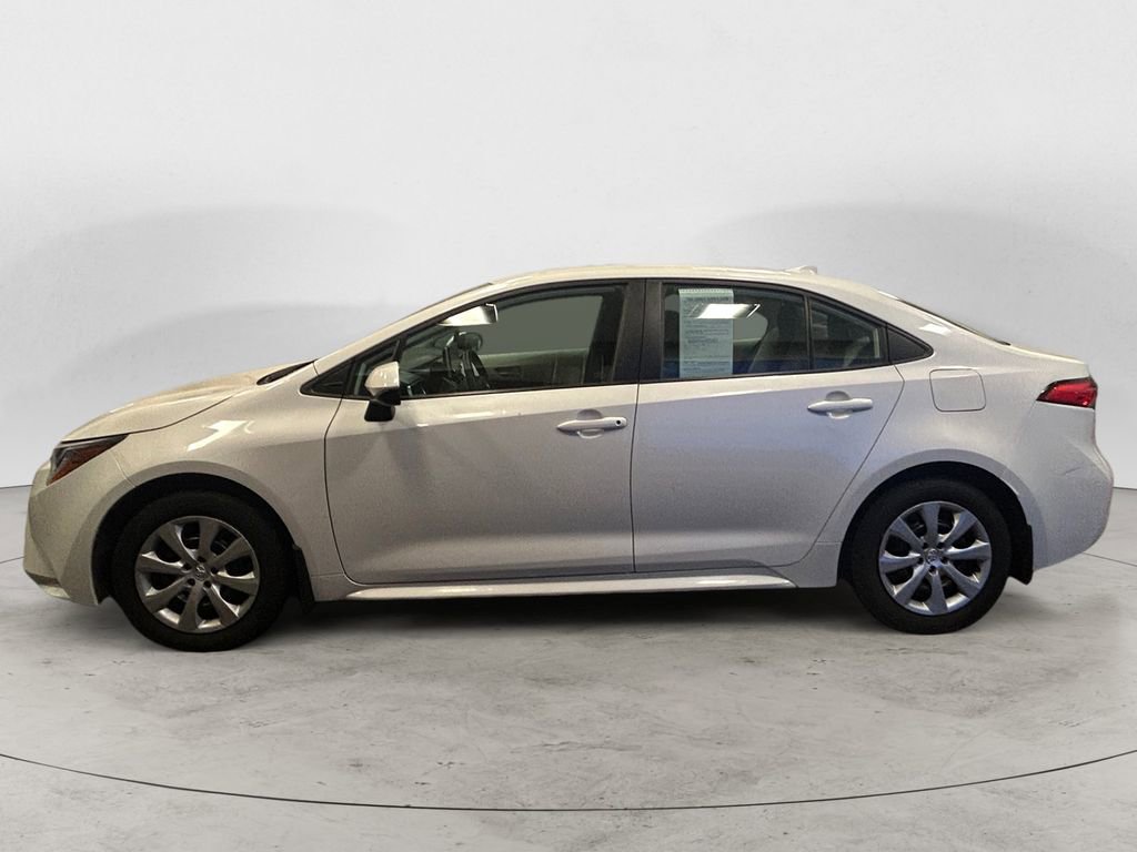 Used 2020 Toyota Corolla LE FWD image 2