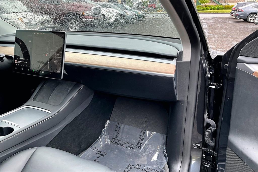 Used 2024 Tesla Model Y Long Range AWD/4WD image 18