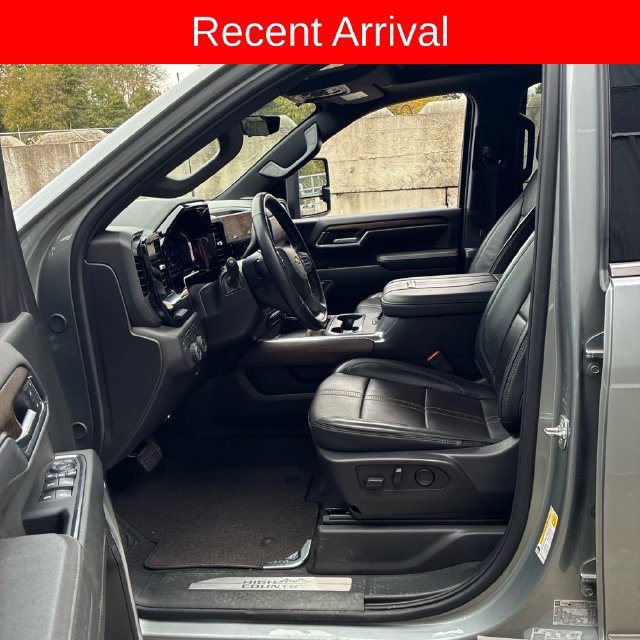 Used 2025 Chevrolet Silverado 3500 High Country w/ High Country Premium Package AWD/4WD image 6