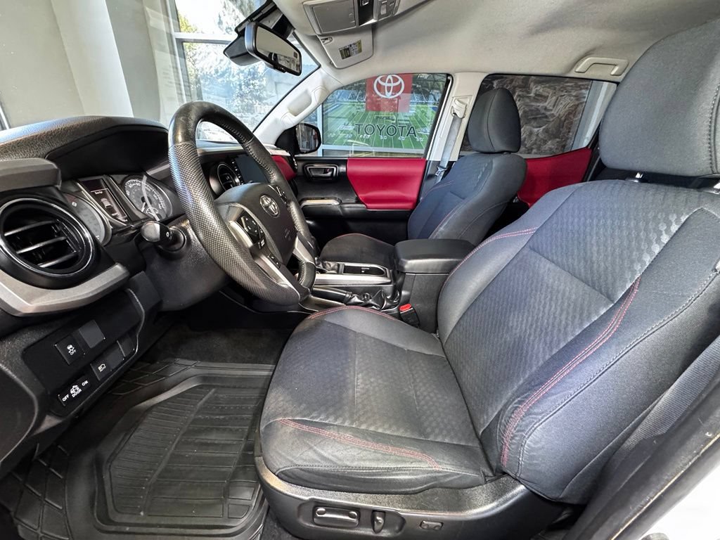 Used 2021 Toyota Tacoma SR5 AWD/4WD image 19