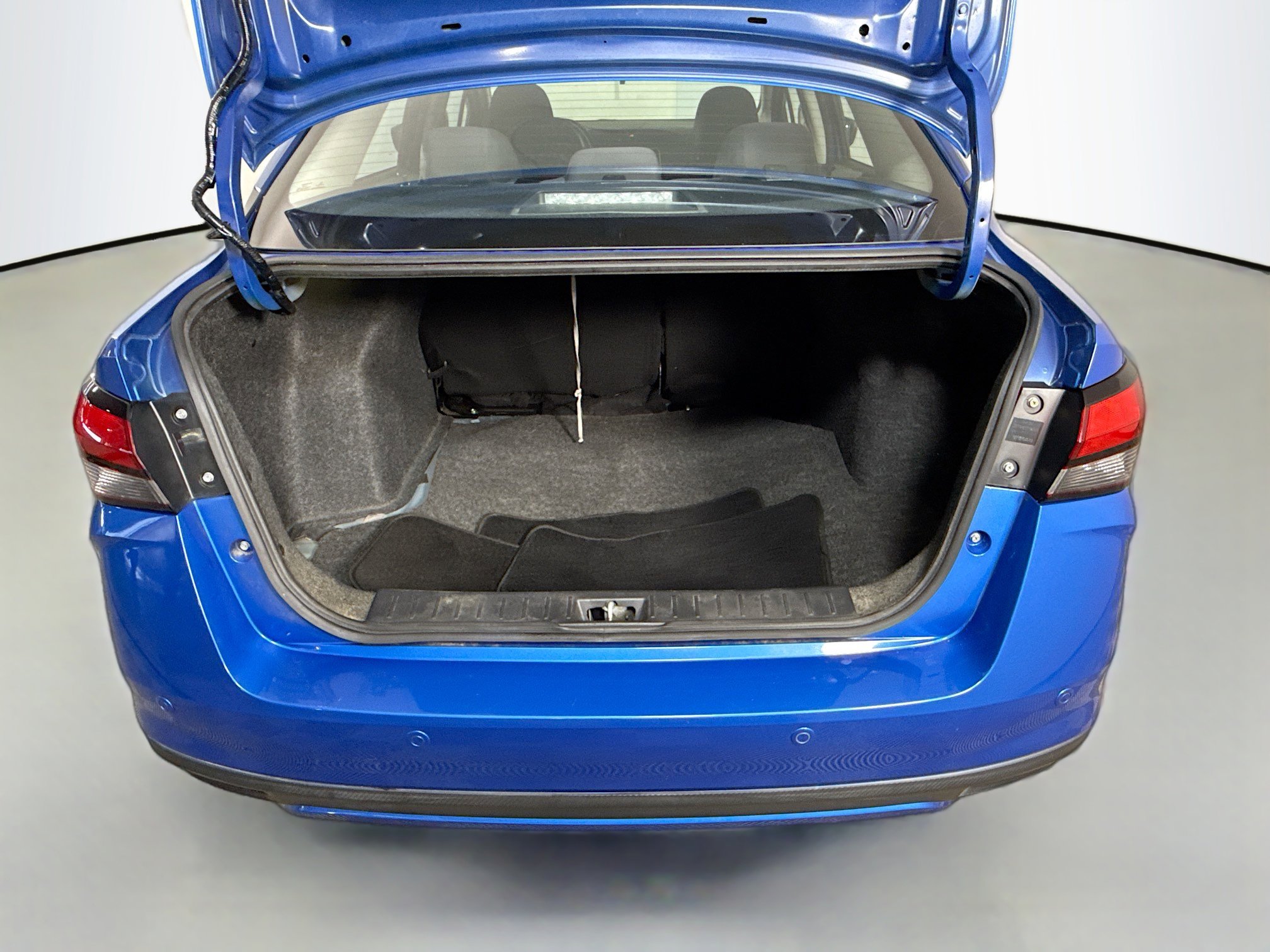 Used 2021 Nissan Versa S FWD image 35
