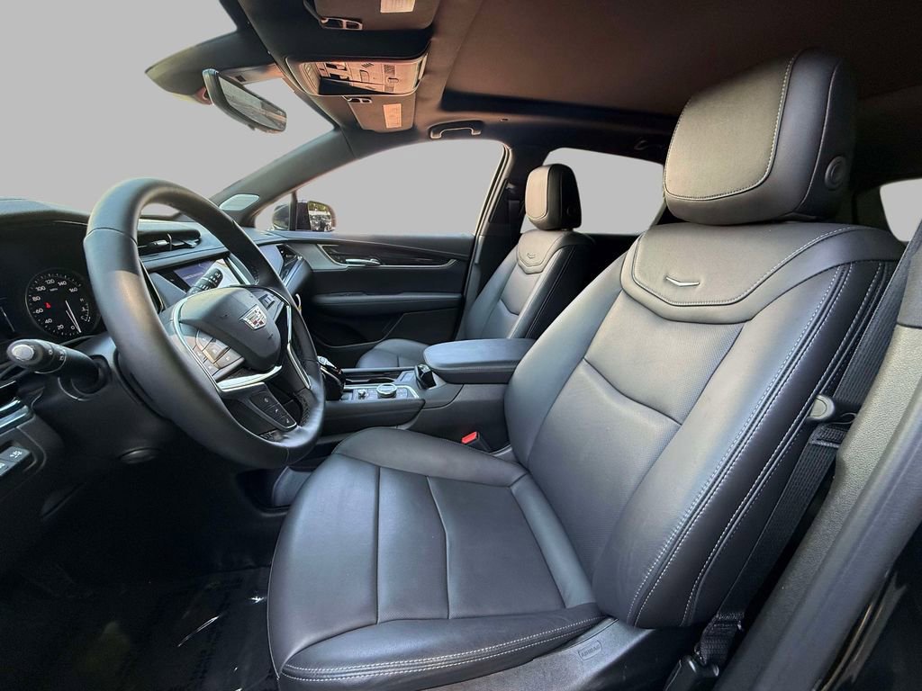 Used 2025 Cadillac XT5 Premium Luxury w/ Technology Package AWD/4WD image 2