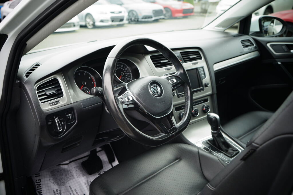 Used 2016 Volkswagen Golf SE w/ Lighting Package image 11