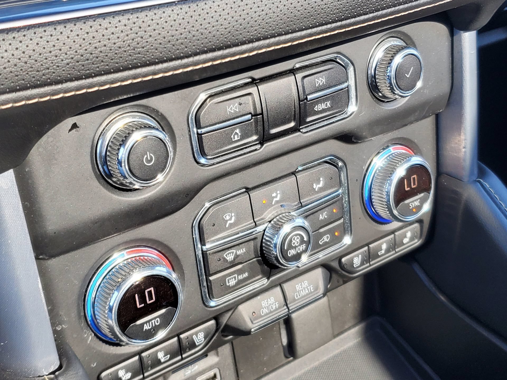 Used 2021 GMC Yukon SLT w/ SLT Premium Package AWD/4WD image 32