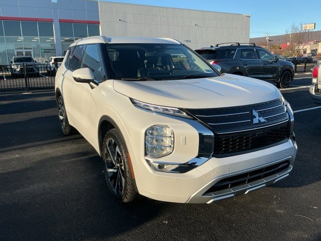 Used 2022 Mitsubishi Outlander SEL image 3