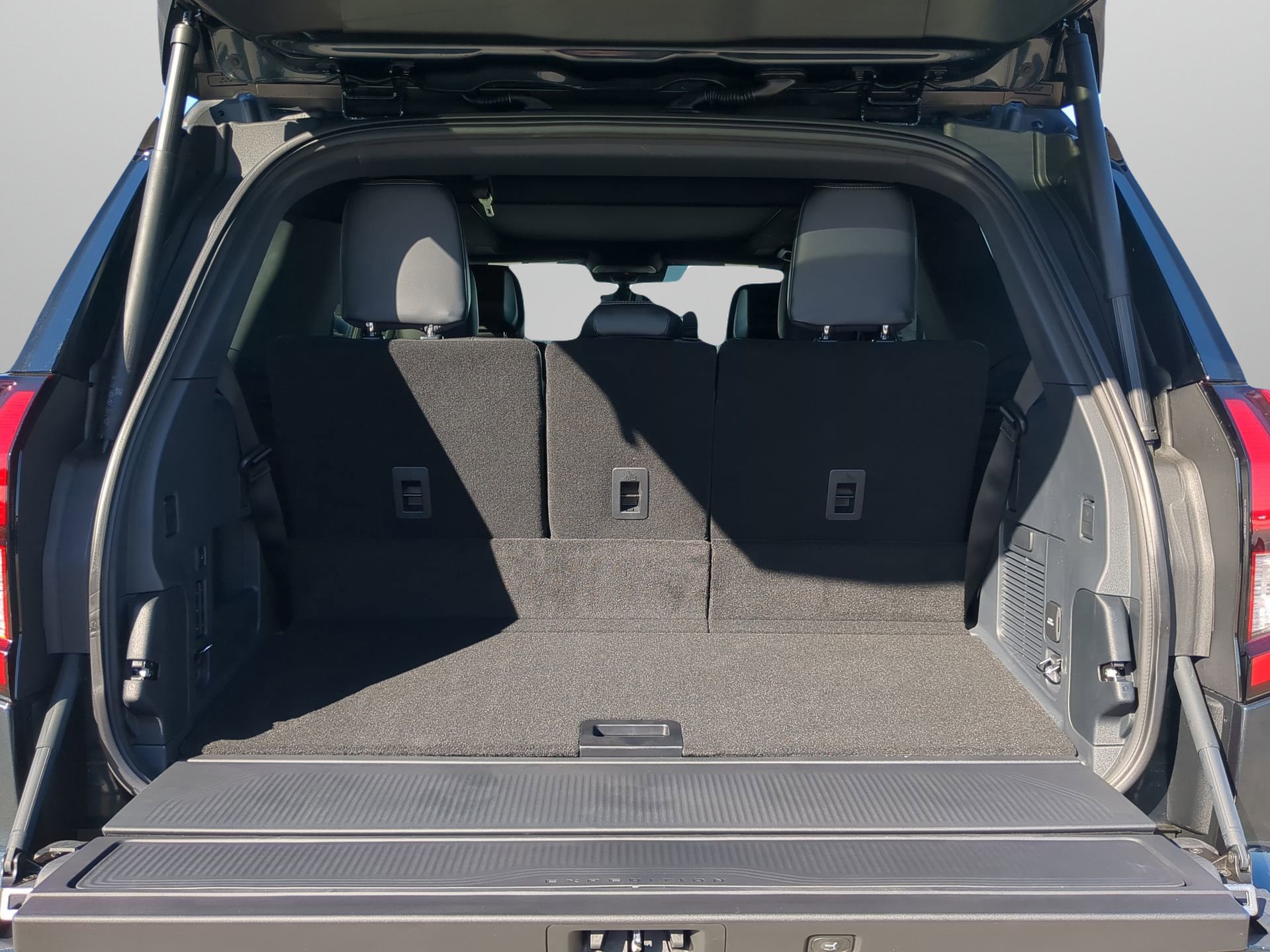 New 2026 Ford Expedition Platinum w/ Stealth Performance Package image 41