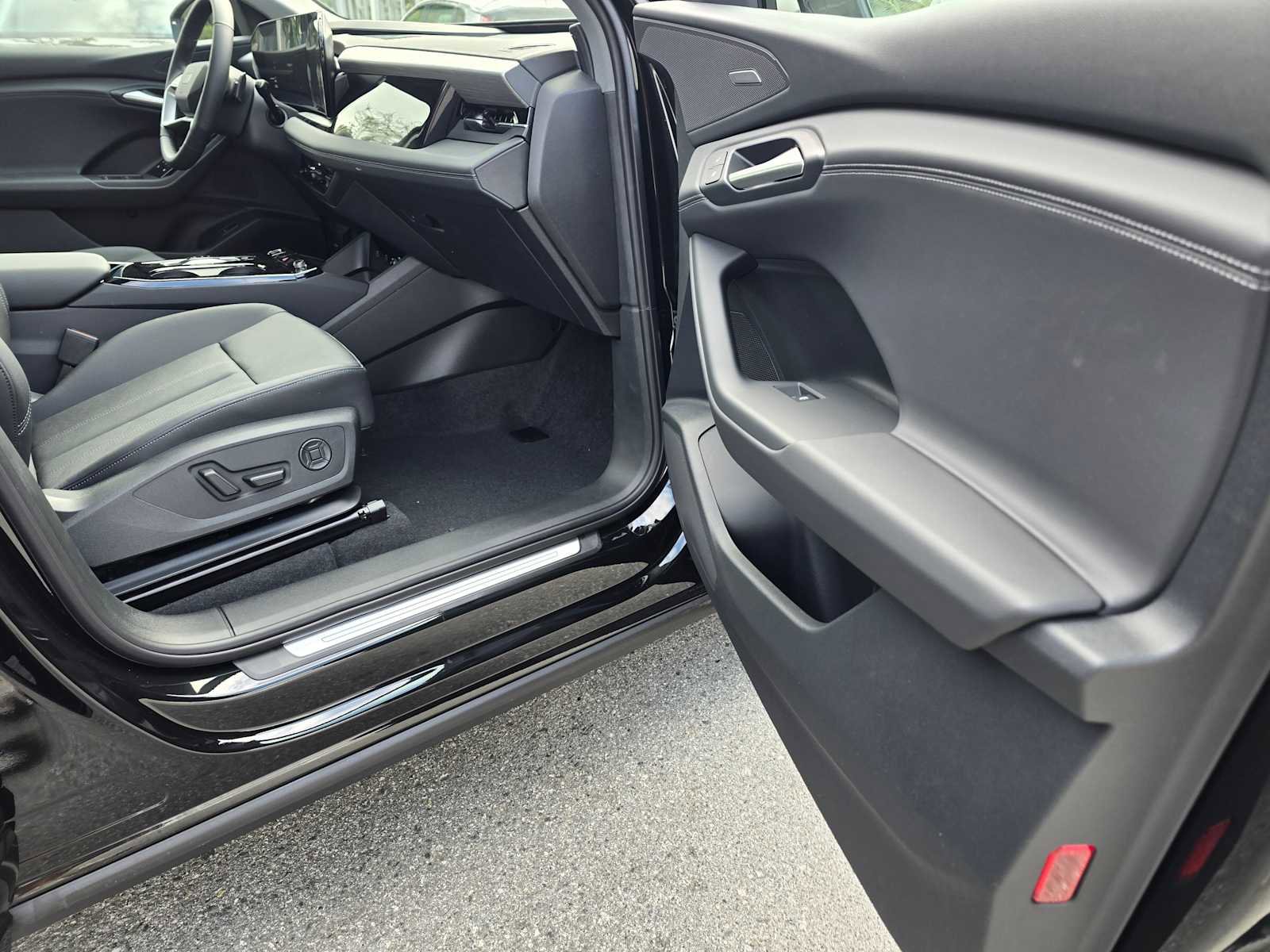 New 2025 Audi Q6 e-tron Premium Plus image 10