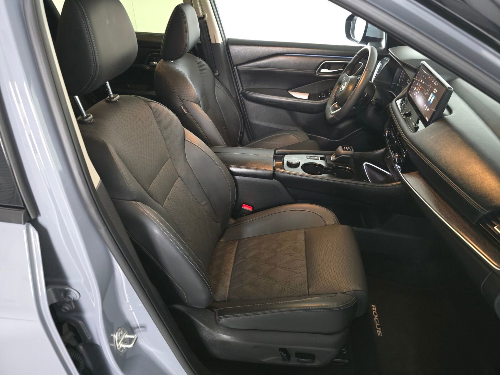 Used 2024 Nissan Rogue Platinum w/ Platinum Premium Package image 23