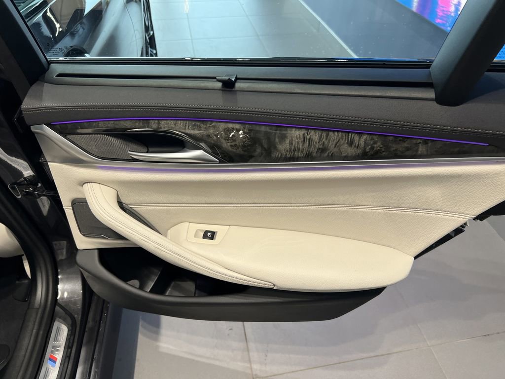 Used 2023 BMW M550i xDrive w/ Dynamic Handling Package image 34