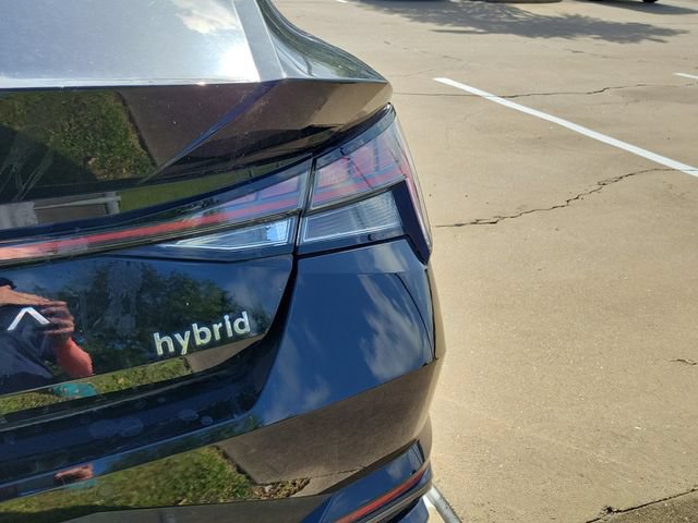 Used 2022 Hyundai Elantra Limited w/ Cargo Package FWD image 6