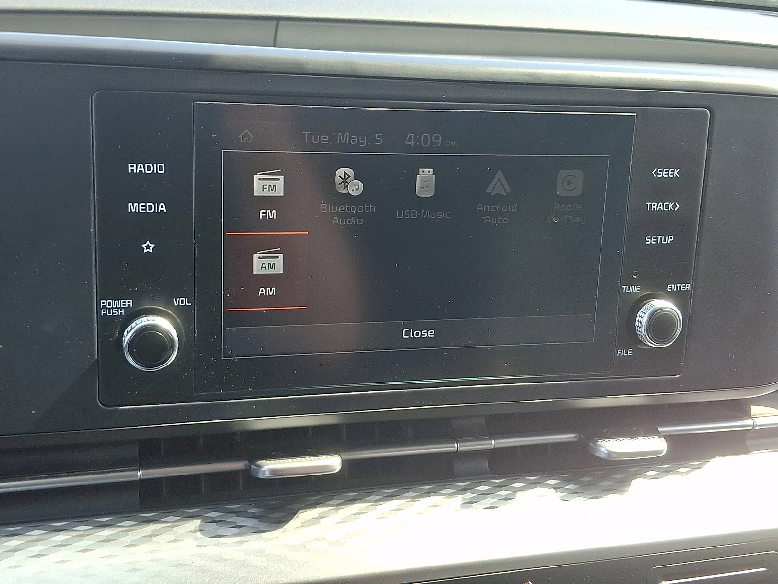 Used 2024 Kia Carnival LX FWD image 18