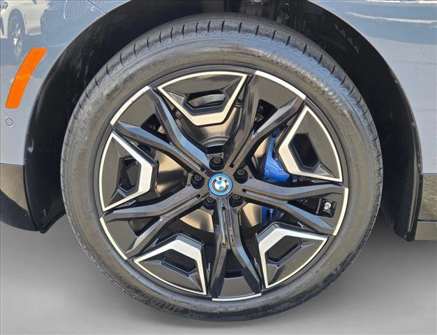 Used 2023 BMW iX xDrive50 w/ Sport Package AWD/4WD image 23