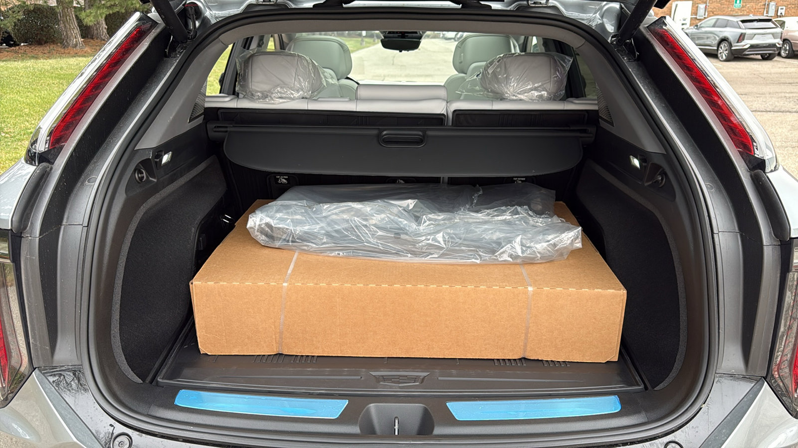 New 2026 Cadillac Optiq Luxury 2 image 32