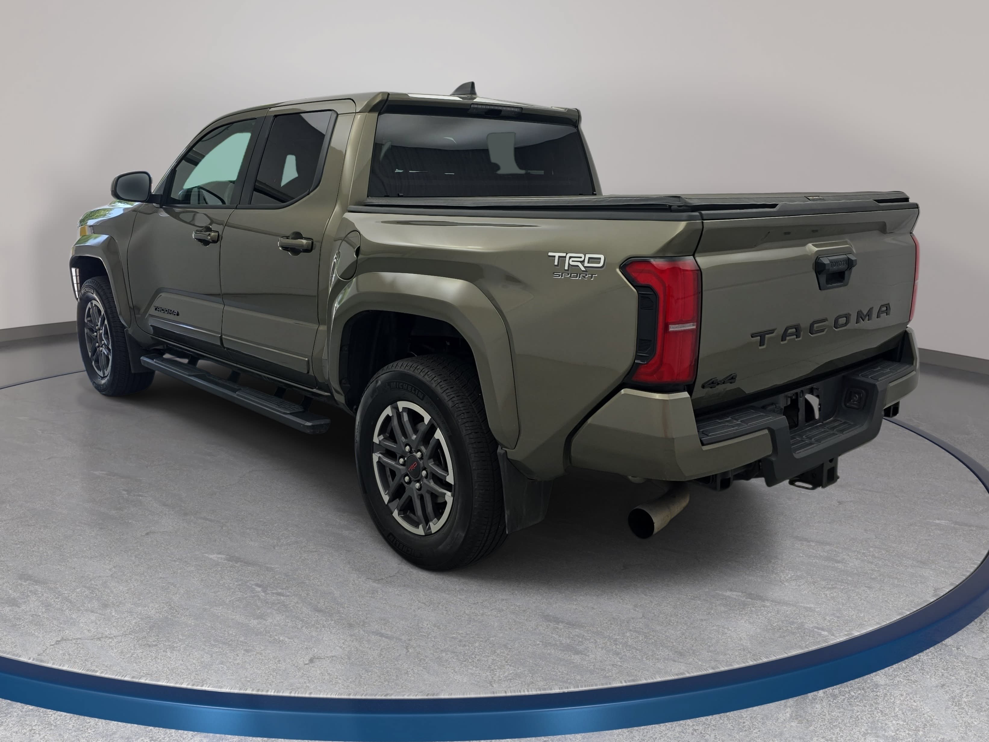 Used 2024 Toyota Tacoma TRD Sport AWD/4WD image 7