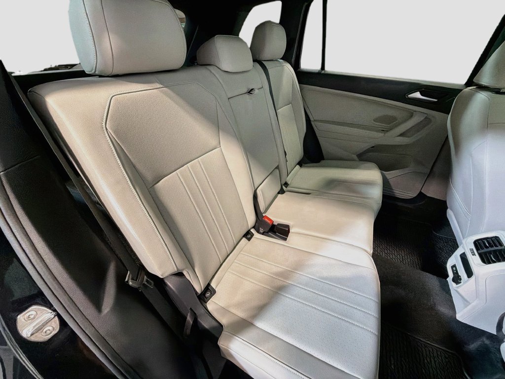 Used 2024 Volkswagen Tiguan SE R-Line AWD/4WD image 28