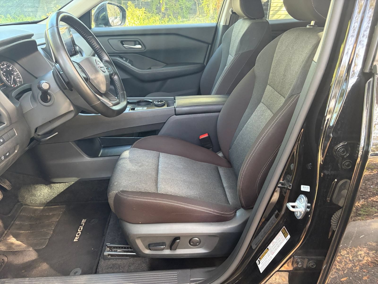 Used 2025 Nissan Rogue SV AWD/4WD image 28