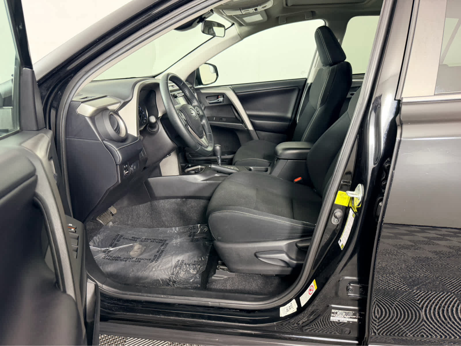 Used 2018 Toyota RAV4 XLE FWD image 9