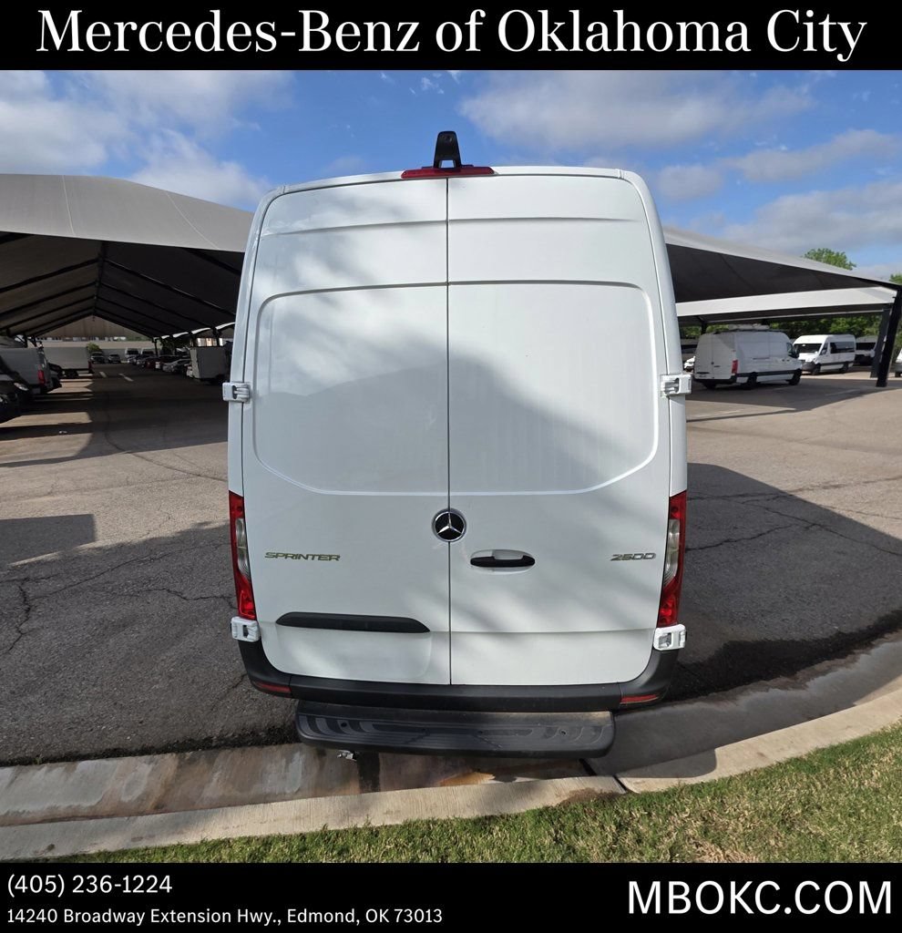 Used 2025 Mercedes-Benz Sprinter 2500 image 3
