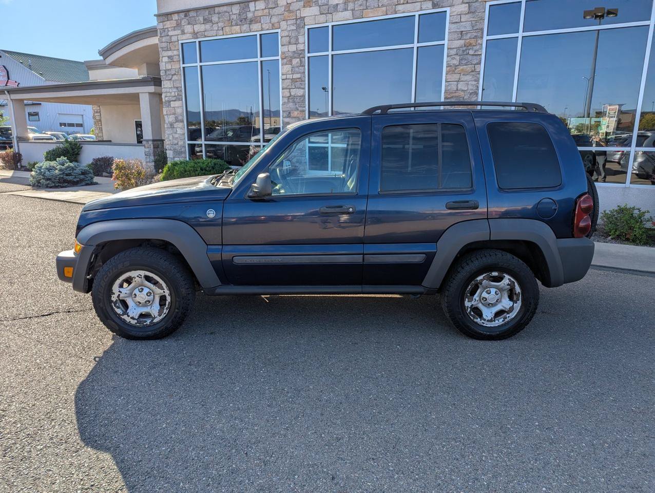 Used 2007 Jeep Liberty Sport AWD/4WD image 2