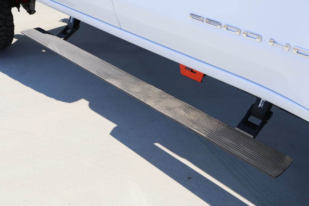 Used 2020 GMC Sierra 2500 4x4 Crew Cab w/ Gooseneck/5TH Wheel Package image 11