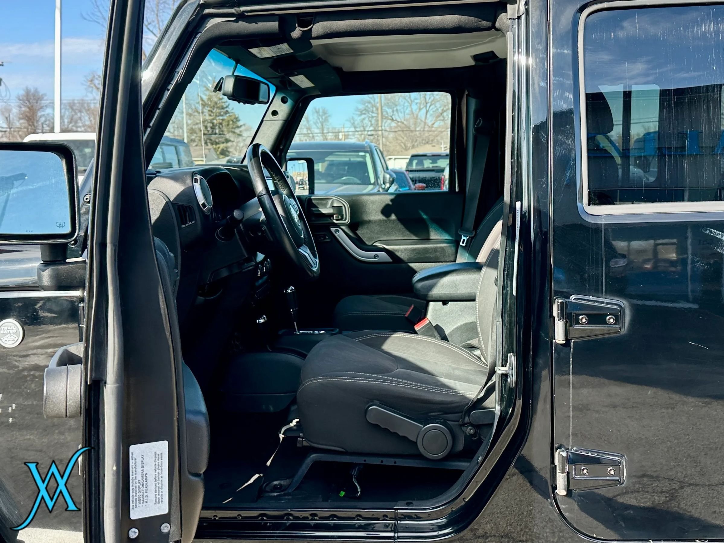 Used 2018 Jeep Wrangler Unlimited Sahara w/ Connectivity Group AWD/4WD image 13