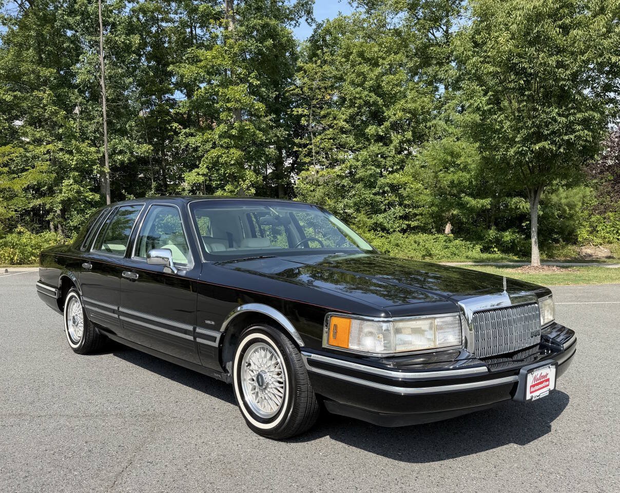 Used 1994 Lincoln Town Car Signature RWD image 7