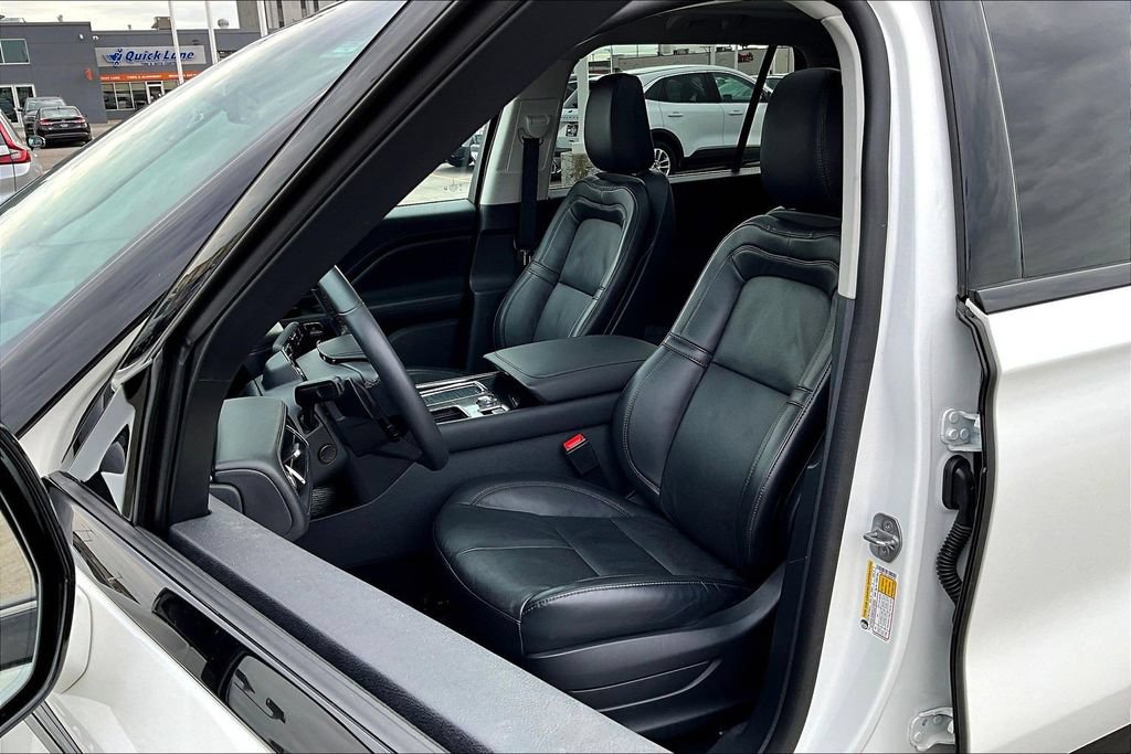 Used 2025 Lincoln Aviator Reserve w/ Jet Appearance Package AWD/4WD image 24