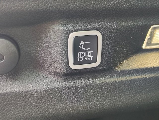 New 2025 Jeep Grand Cherokee L Laredo image 34