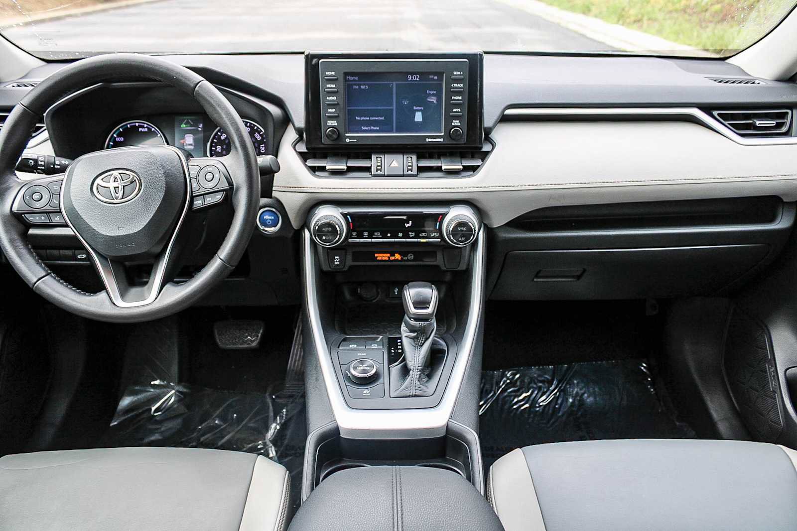 Used 2021 Toyota RAV4 XLE Premium w/ Carpet Mat Package (TMS) image 12