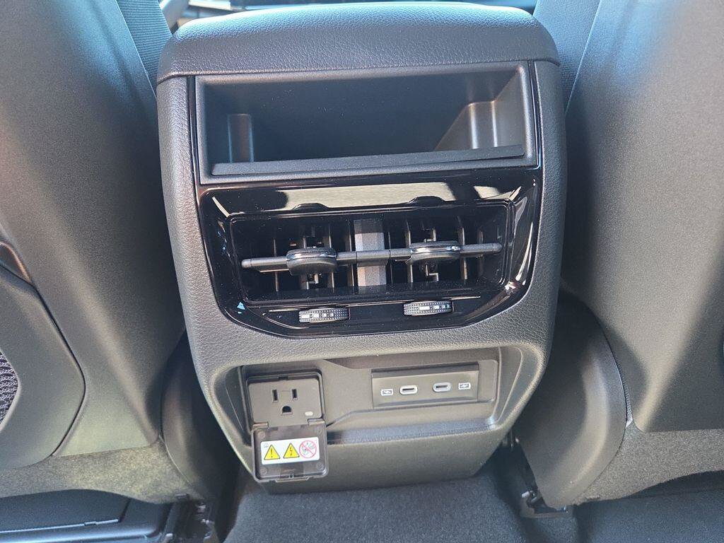 New 2026 Jeep Grand Cherokee Altitude AWD/4WD image 26