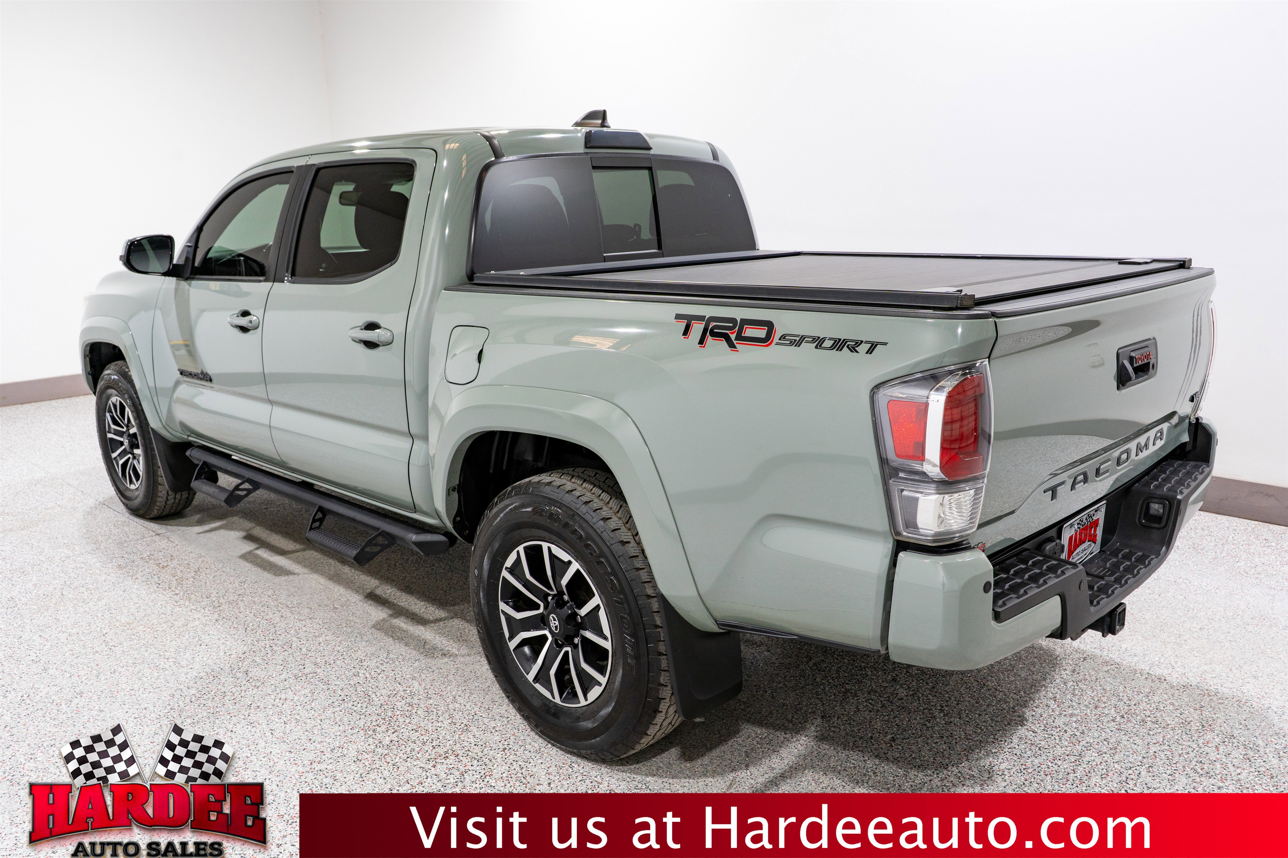 Used 2022 Toyota Tacoma TRD Sport w/ Technology Package RWD image 3
