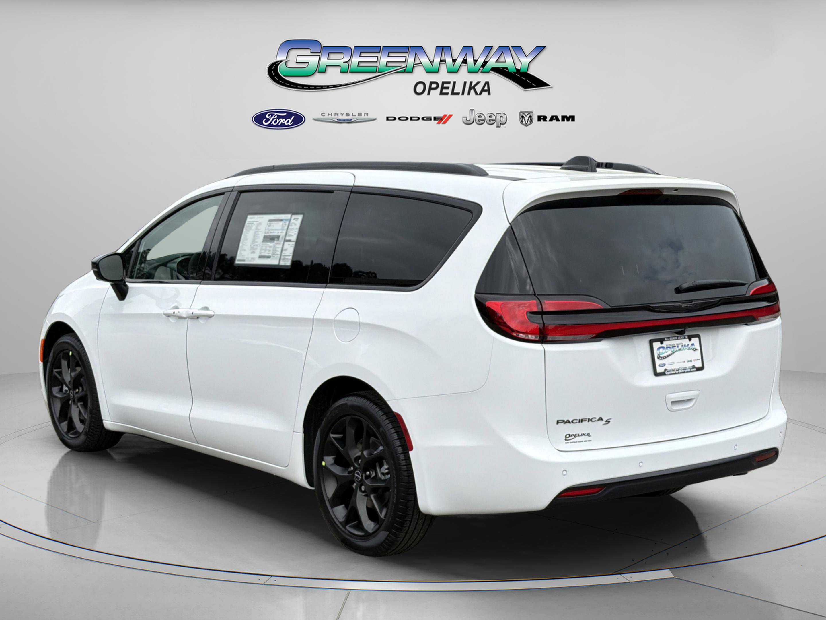 New 2026 Chrysler Pacifica Select image 5