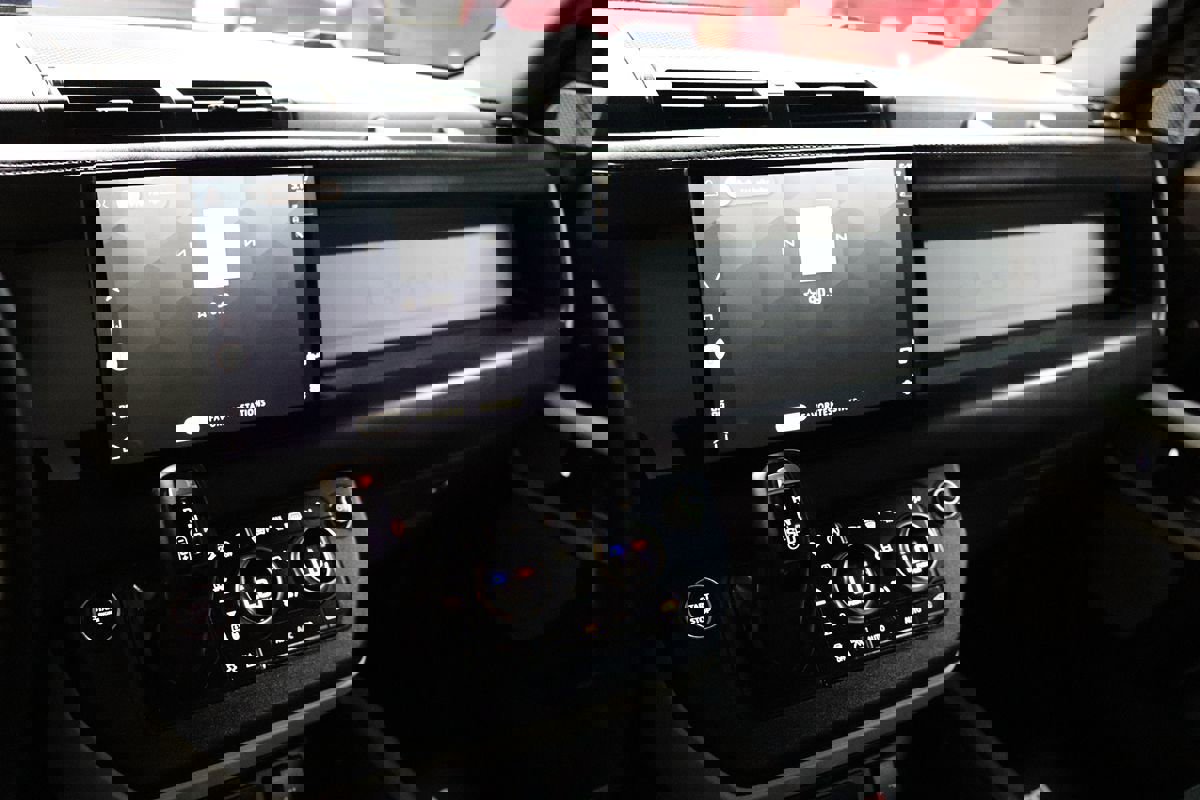 Used 2023 Land Rover Defender 130 X-Dynamic SE image 60